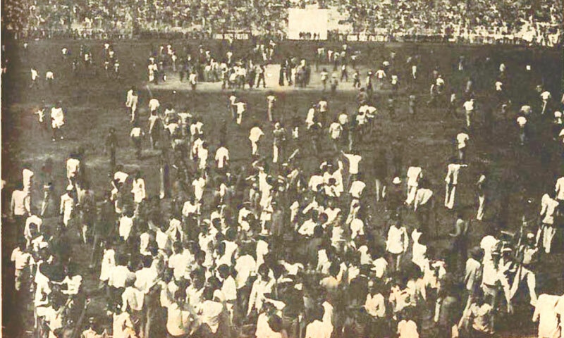 protestors storm karachi cricket pitch